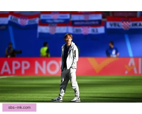 以莫德里奇为样本的亚冠防守端价值体系评估研究与现代中场作用解析