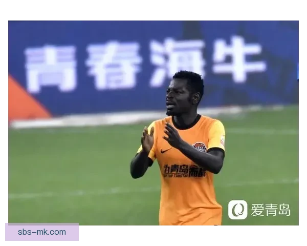 康瓜凭速度优势在青岛海牛边路反击中屡次威胁对方防线 康瓜凭速度优势在青岛海牛边路反击中屡次威胁对方防线